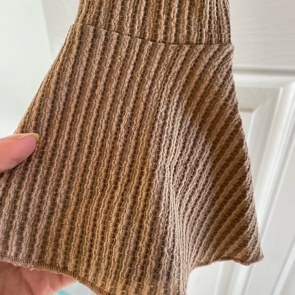 Collared Button Up Knit Shirt

Color: Light Brown
Size: M - Picture 5 of 6